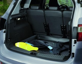 MATA BAGAŻNIKA Z LOGO C-MAX / GRAND C-MAX 10- 15- Z ZESTAWEM NAPRAWCZYM _ 1711436 _ AM5J-R454A14-AA