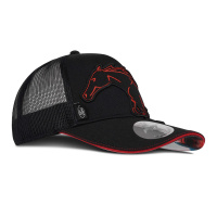 CZAPKA Z DASZKIEM Z WIZERUNKIEM KONIA CZERWONA